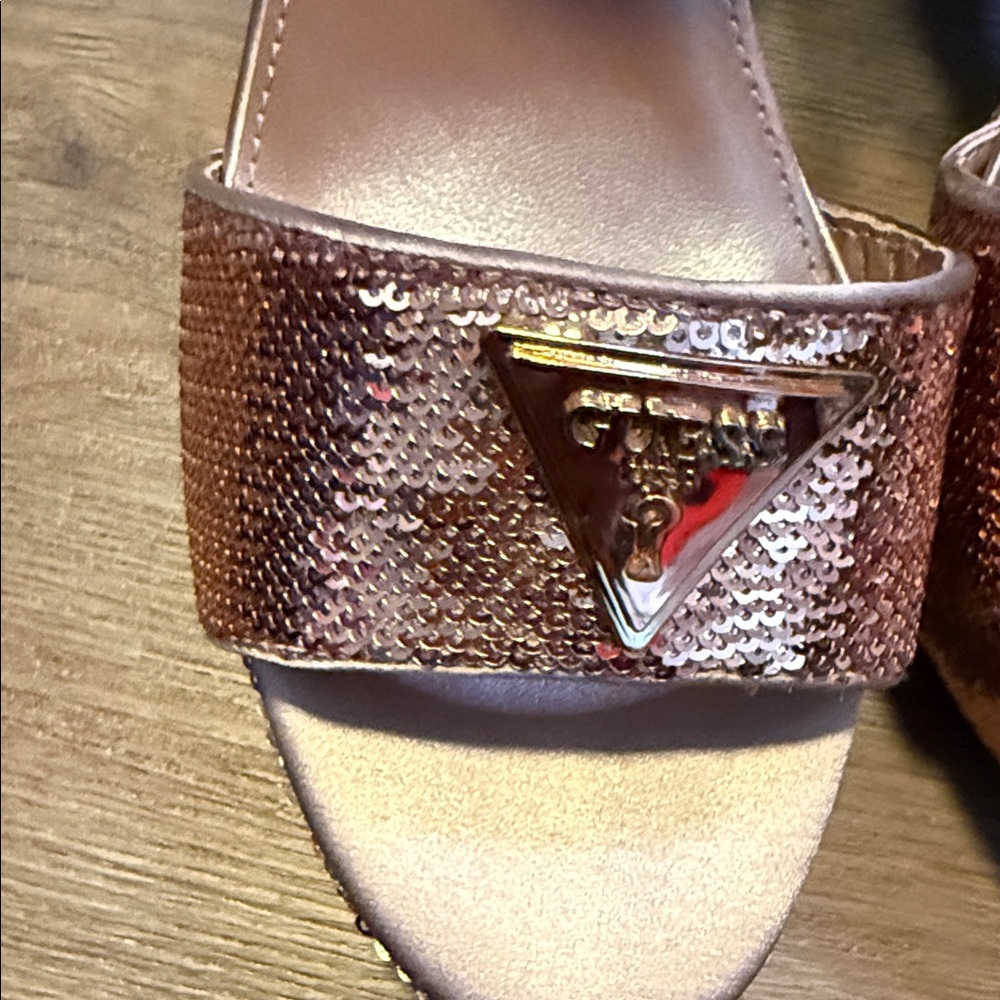 Guess Women's Metallic Rose Heels - Picture 3 of 15